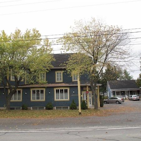 Hotel Fleurs Karaibes Saint-Alexandre-de-Kamouraska Exteriör bild